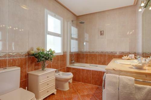 Mijas Villa Sleeps 8 Pool Air Con Wifi