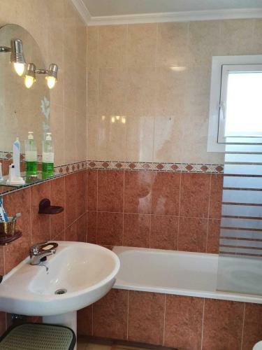Lovely 2-bed Villa 15 Min Drive To The Beach