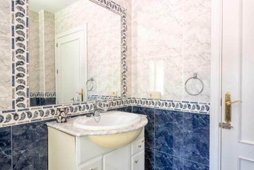 Charming 5br Villa Espa�a By Rafleys