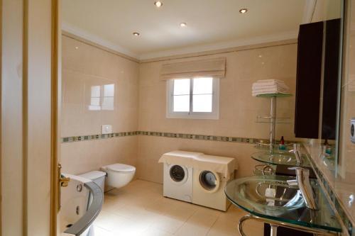 Mijas Villa Sleeps 15 With Pool And Air Con