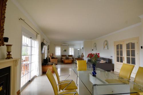 Mijas Villa Sleeps 15 With Pool And Air Con