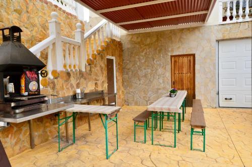 Mijas Villa Sleeps 15 With Pool And Air Con