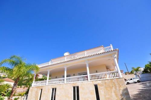 Mijas Villa Sleeps 15 With Pool And Air Con
