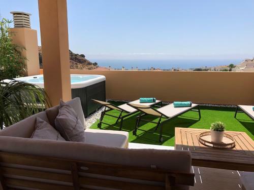 Apartamento New: Luxurious Penthouse With Jacuzzi & Sea View