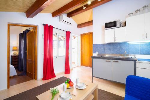 Molinell Holiday Home Sleeps 6 With Air Con And Wifi