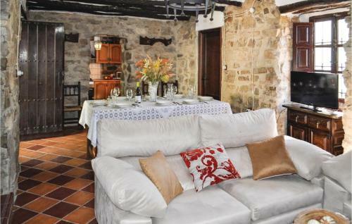 Six-bedroom Holiday Home In Montefrio