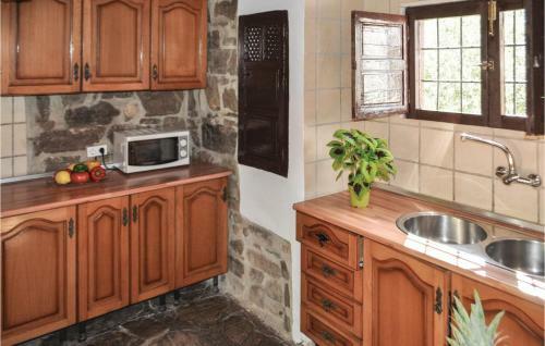 Six-bedroom Holiday Home In Montefrio