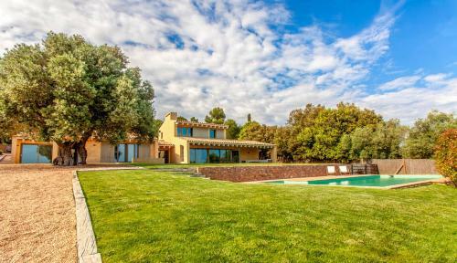 Mont-ras Villa Sleeps 8 With Pool