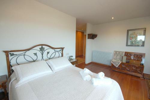 Mont-ras Villa Sleeps 8 With Pool Air Con And Wifi