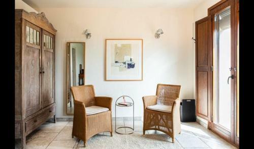 Montbrio Del Camp Villa Sleeps 14 With Pool And Air Con