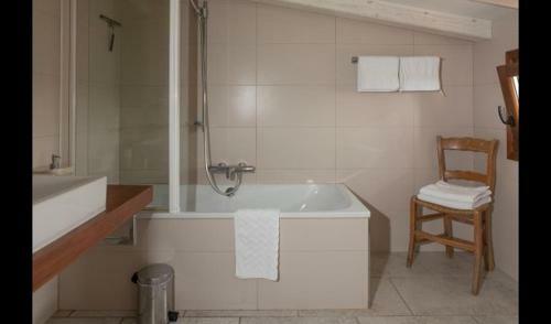 Montbrio Del Camp Villa Sleeps 14 With Pool And Air Con