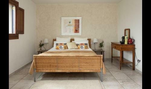 Montbrio Del Camp Villa Sleeps 14 With Pool And Air Con