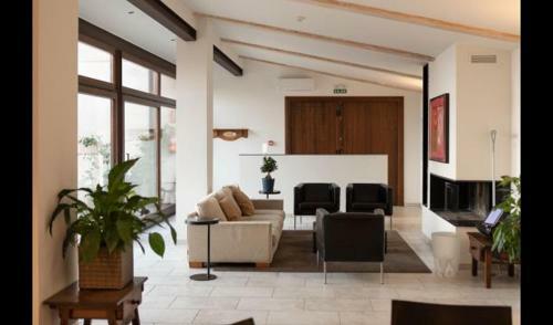 Montbrio Del Camp Villa Sleeps 14 With Pool And Air Con