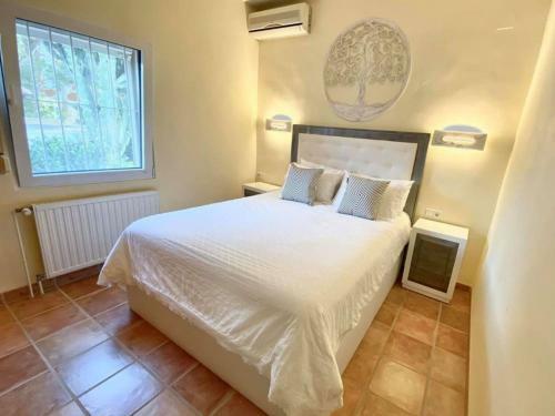 Charming Villa With Private Swimming Pool Located 100 M From The Sea