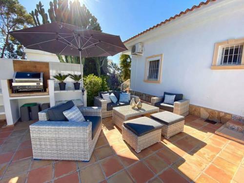 Charming Villa With Private Swimming Pool Located 100 M From The Sea