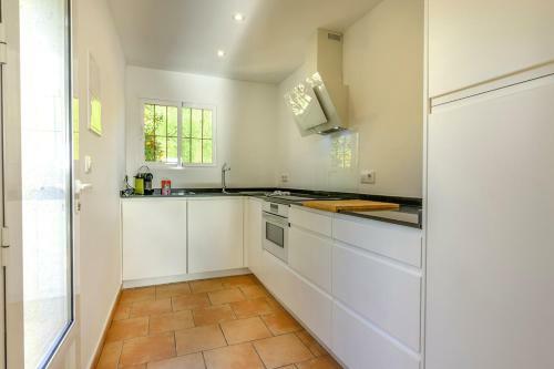 Moraira Villa Sleeps 6 With Pool And Air Con