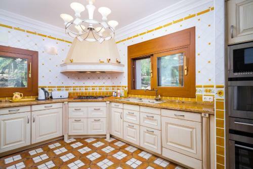 Gorgeous Private Villa For 10 In Moraira