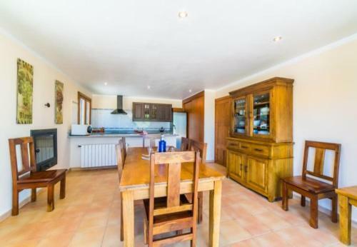 Muro Holiday Home Sleeps 9 With Pool Air Con And Wifi