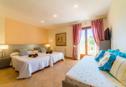 Muro Holiday Home Sleeps 9 With Pool Air Con And Wifi