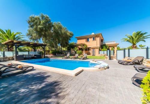Muro Holiday Home Sleeps 9 With Pool Air Con And Wifi