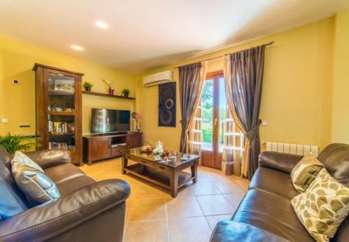 Muro Holiday Home Sleeps 9 With Pool Air Con And Wifi