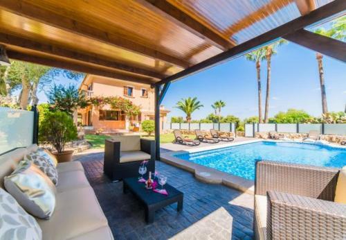 Muro Holiday Home Sleeps 9 With Pool Air Con And Wifi