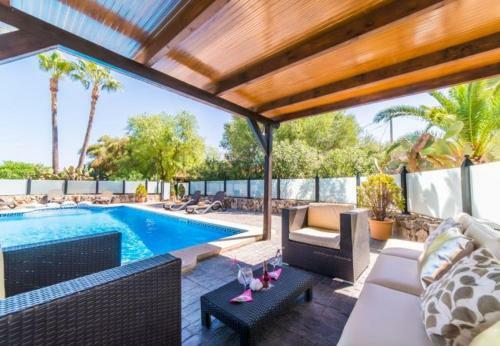Muro Holiday Home Sleeps 9 With Pool Air Con And Wifi