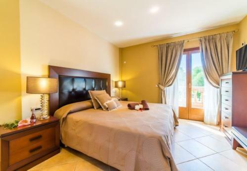 Muro Holiday Home Sleeps 9 With Pool Air Con And Wifi