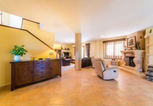 Muro Holiday Home Sleeps 9 With Pool Air Con And Wifi