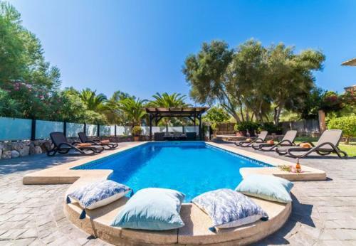 Muro Holiday Home Sleeps 9 With Pool Air Con And Wifi