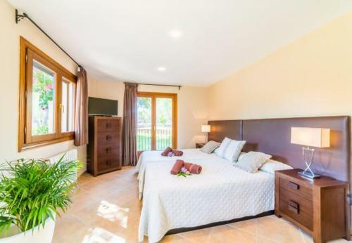 Muro Holiday Home Sleeps 9 With Pool Air Con And Wifi