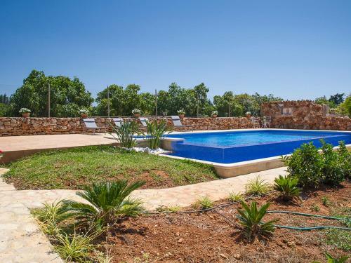 Muro Villa Sleeps 8 With Pool And Air Con