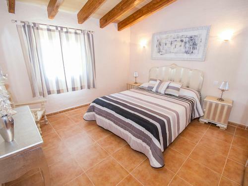 Muro Villa Sleeps 8 With Pool And Air Con