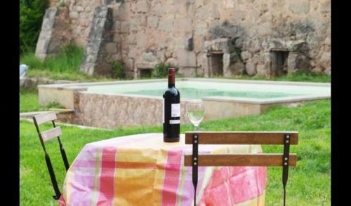 Navas Villa Sleeps 10 With Pool