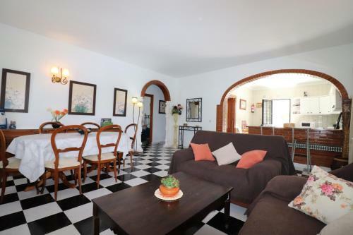 Villa Corbera Spainsunrentals