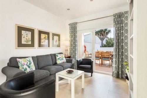 Nerja Villa Sleeps 6 Pool Air Con Wifi
