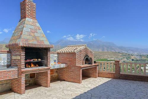 Nerja Villa Sleeps 6 Pool Air Con Wifi