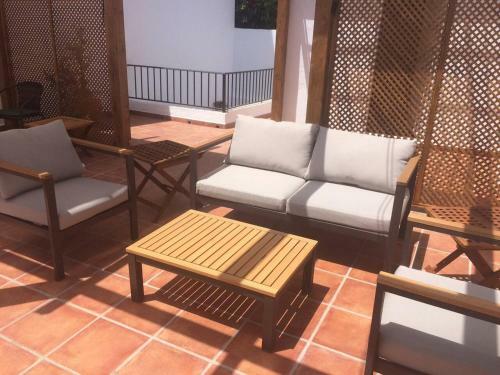 Stunning 3-bed House In Oj�n