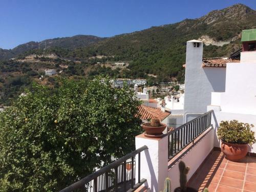 Stunning 3-bed House In Oj�n