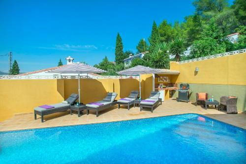 Orba Villa Sleeps 8 Pool Air Con Wifi