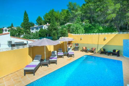 Orba Villa Sleeps 8 Pool Air Con Wifi