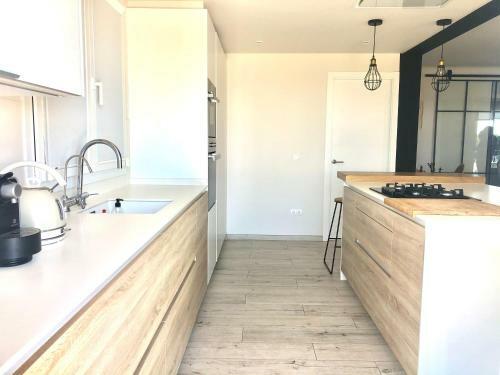 Villa Moderna de 4 Dormitorios Y Piscina