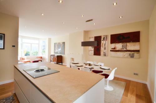 Impressive Apartment In The Best Location, In Paseo Mallorca