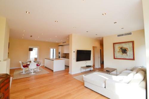 Impressive Apartment In The Best Location, In Paseo Mallorca