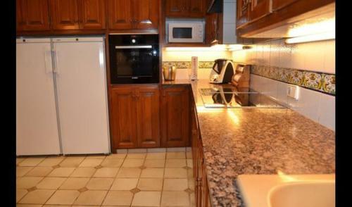 Pals Villa Sleeps 5 With Air Con