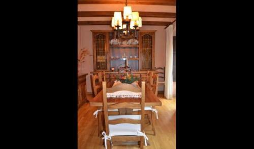 Pals Villa Sleeps 5 With Air Con