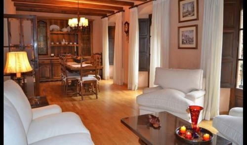 Pals Villa Sleeps 5 With Air Con