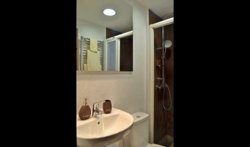 Pals Villa Sleeps 5 With Air Con