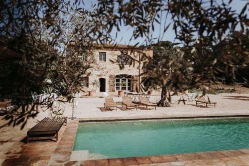 Pals Holiday Home Sleeps 14 With Pool And Air Con