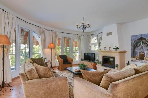 Urbanitzacio Montemar Villa Sleeps 6 With Pool Air Con And Wifi